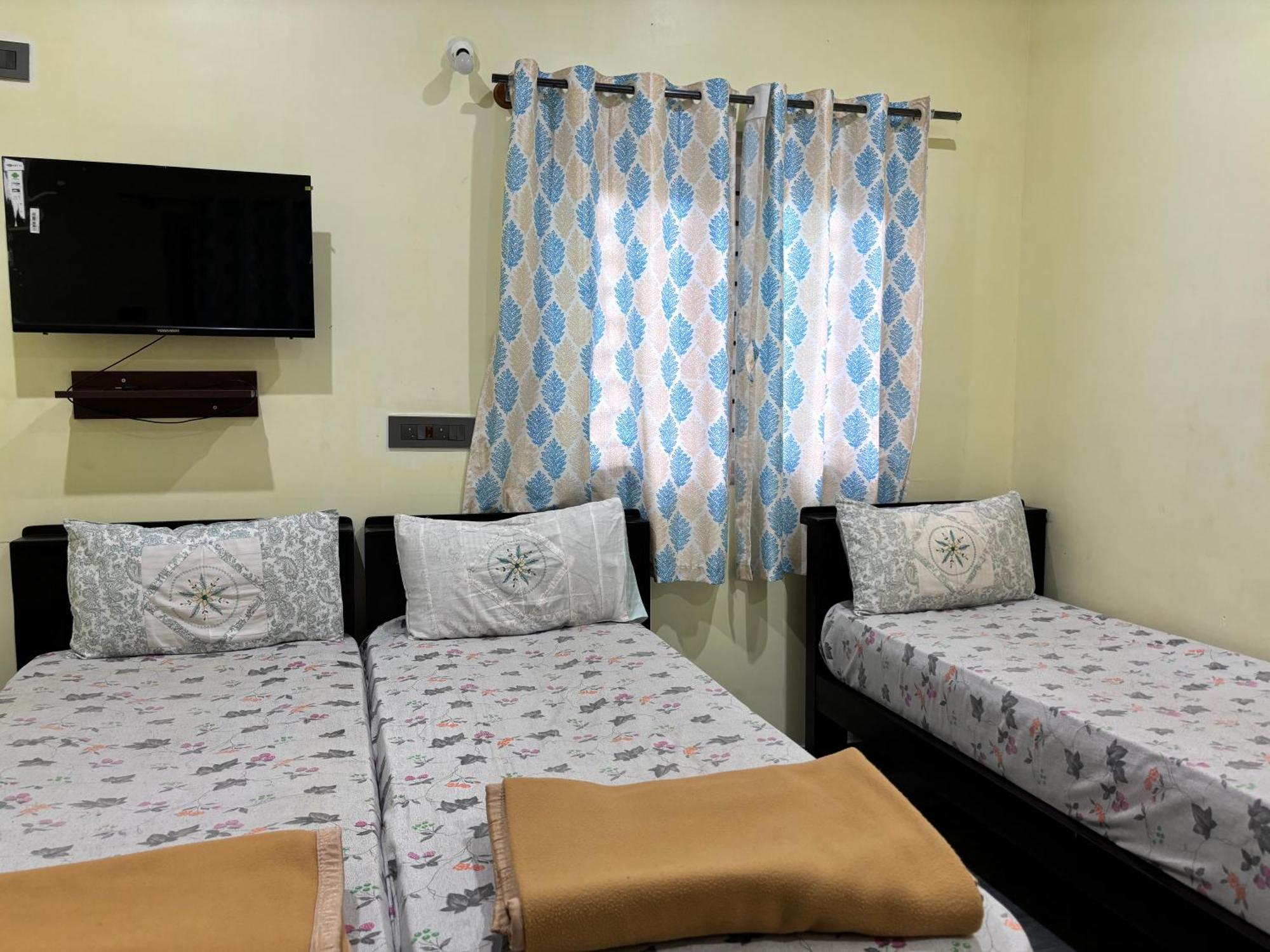 Sri Siri Lodge And Hotel Chikmagalūr Extérieur photo