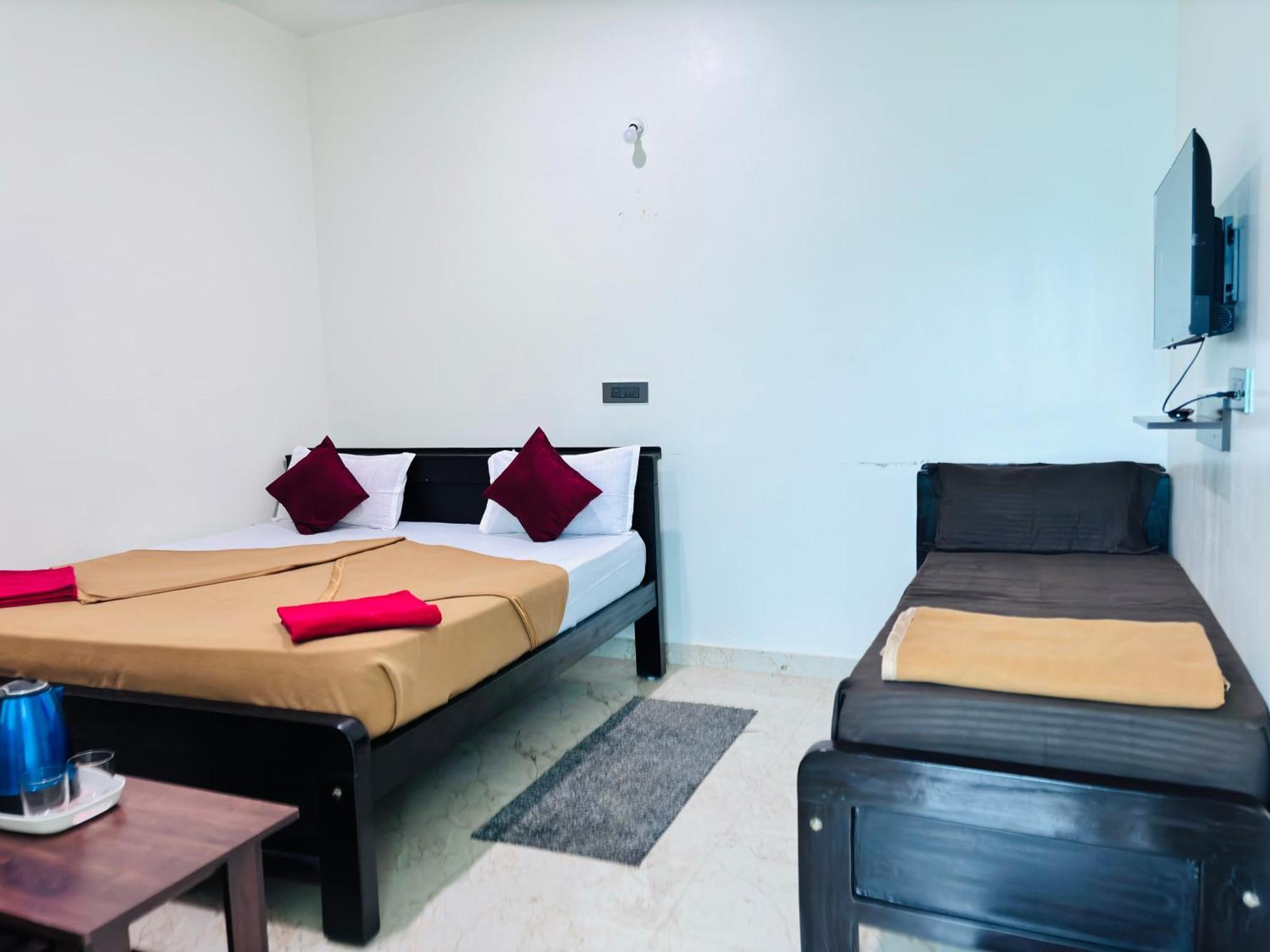 Sri Siri Lodge And Hotel Chikmagalūr Extérieur photo
