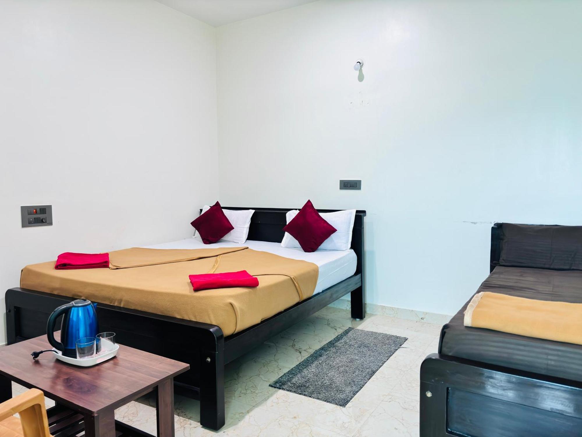 Sri Siri Lodge And Hotel Chikmagalūr Extérieur photo