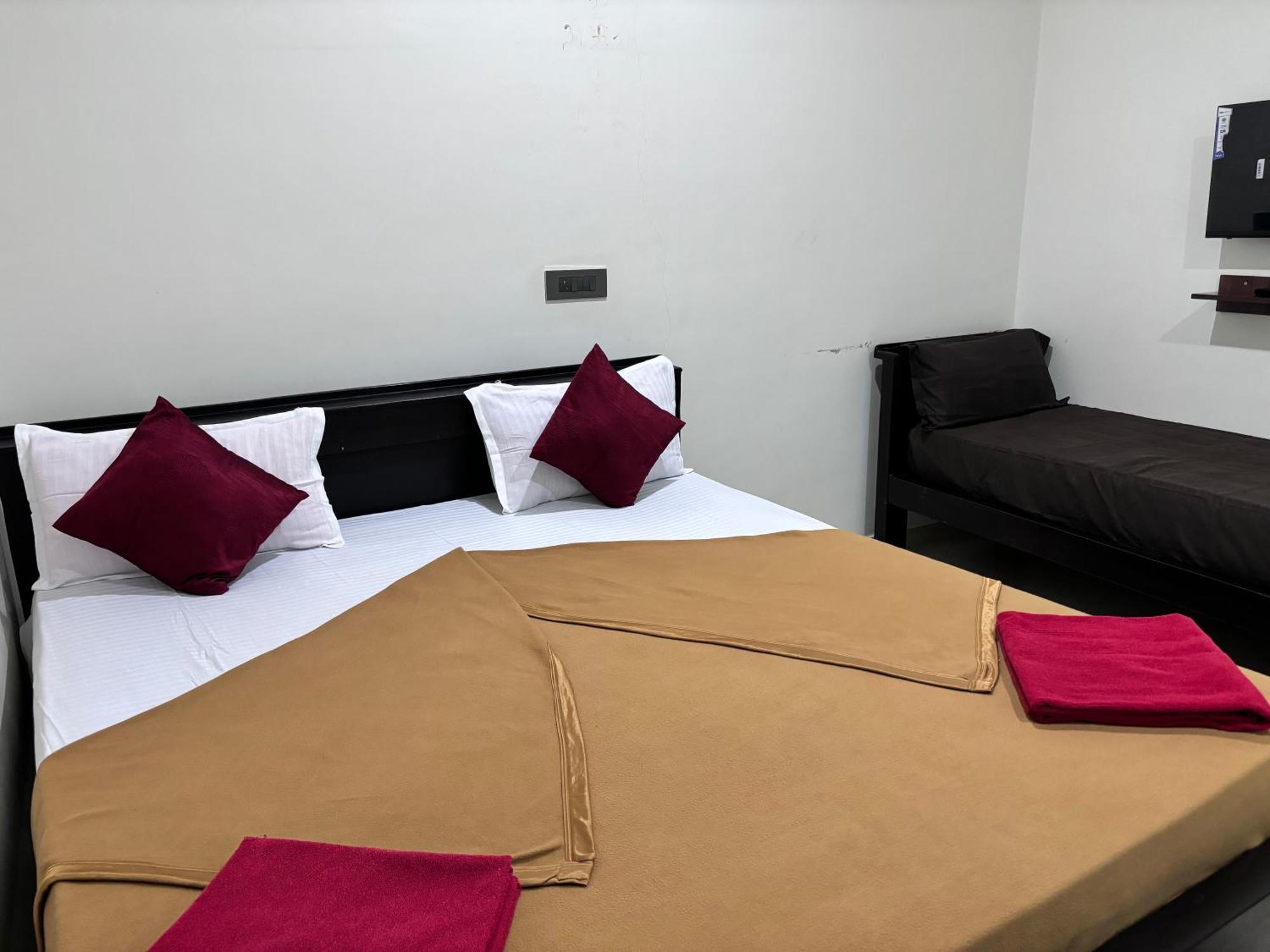 Sri Siri Lodge And Hotel Chikmagalūr Extérieur photo