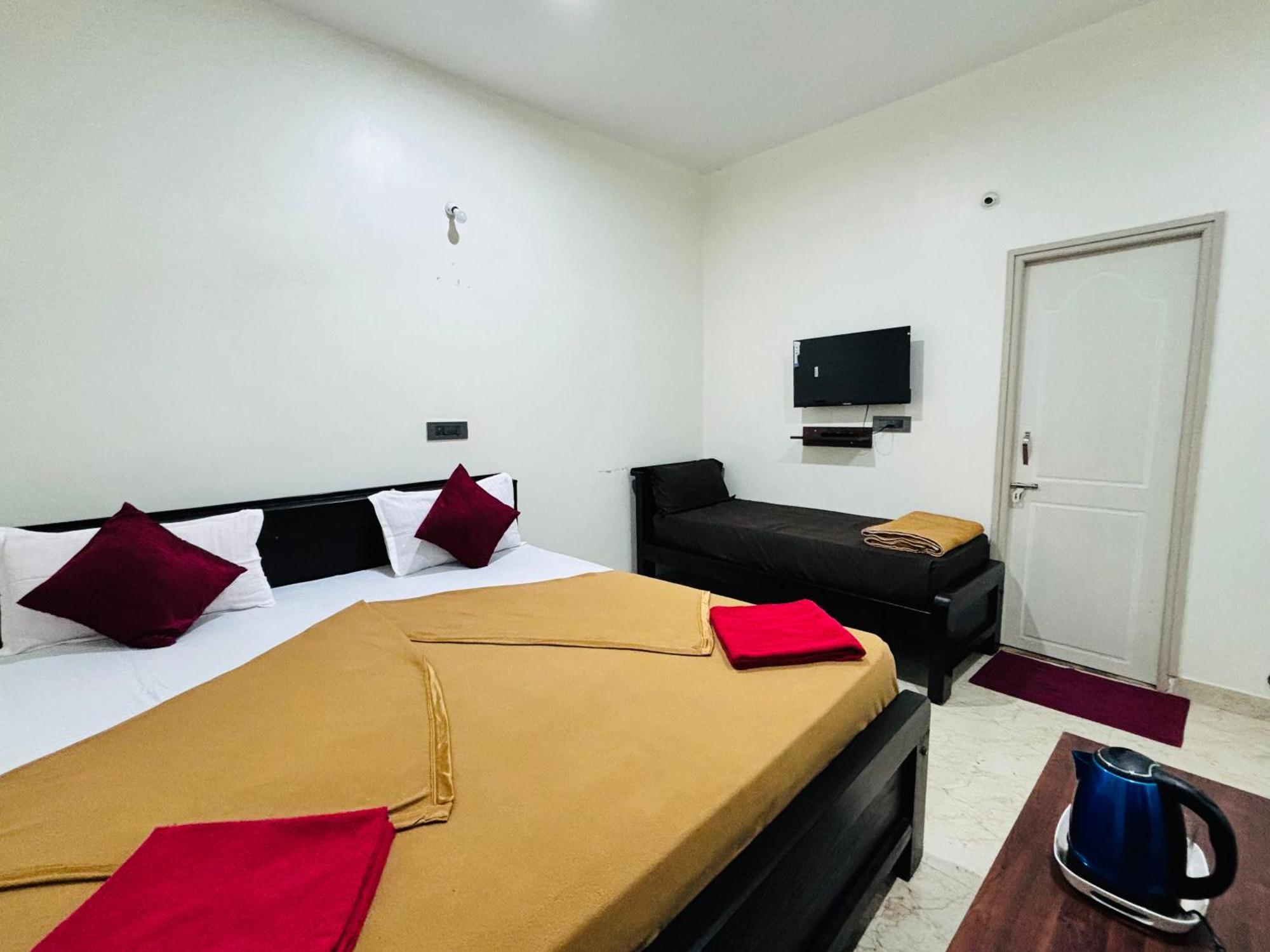 Sri Siri Lodge And Hotel Chikmagalūr Extérieur photo