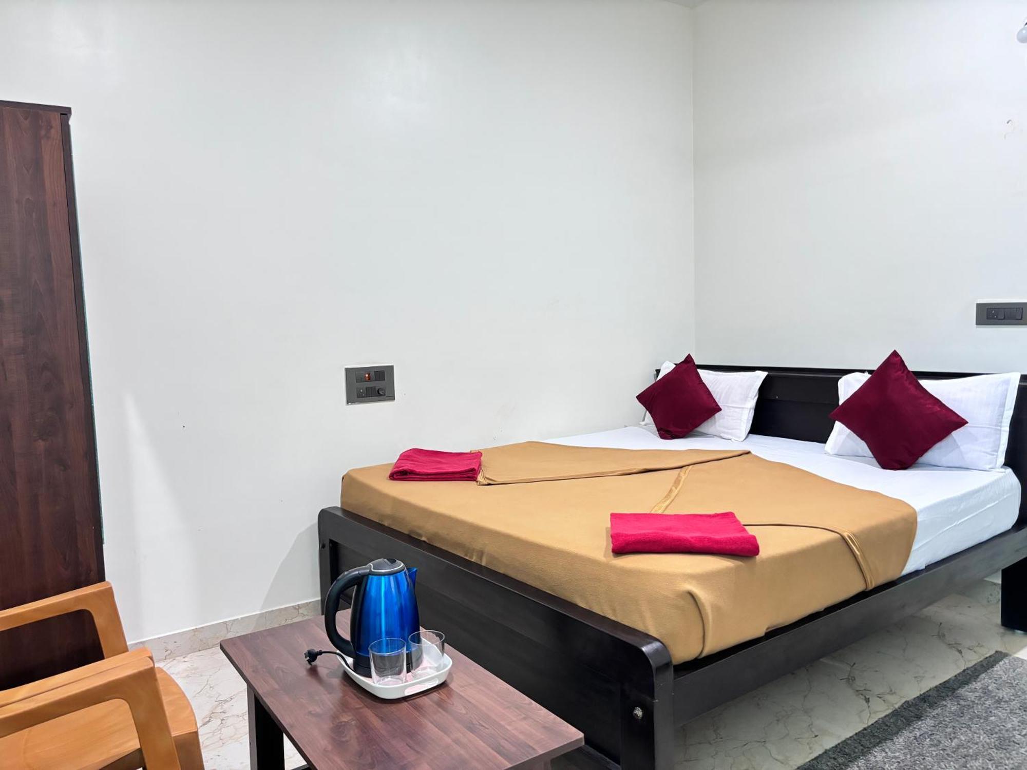 Sri Siri Lodge And Hotel Chikmagalūr Extérieur photo