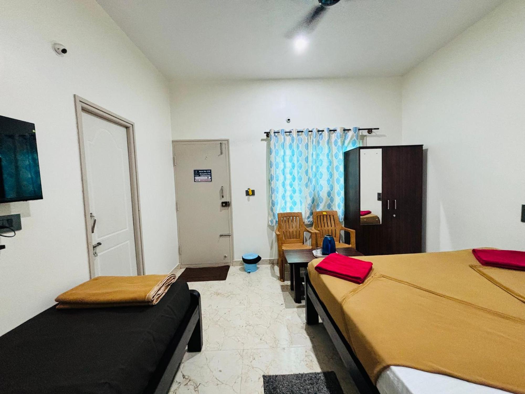 Sri Siri Lodge And Hotel Chikmagalūr Extérieur photo