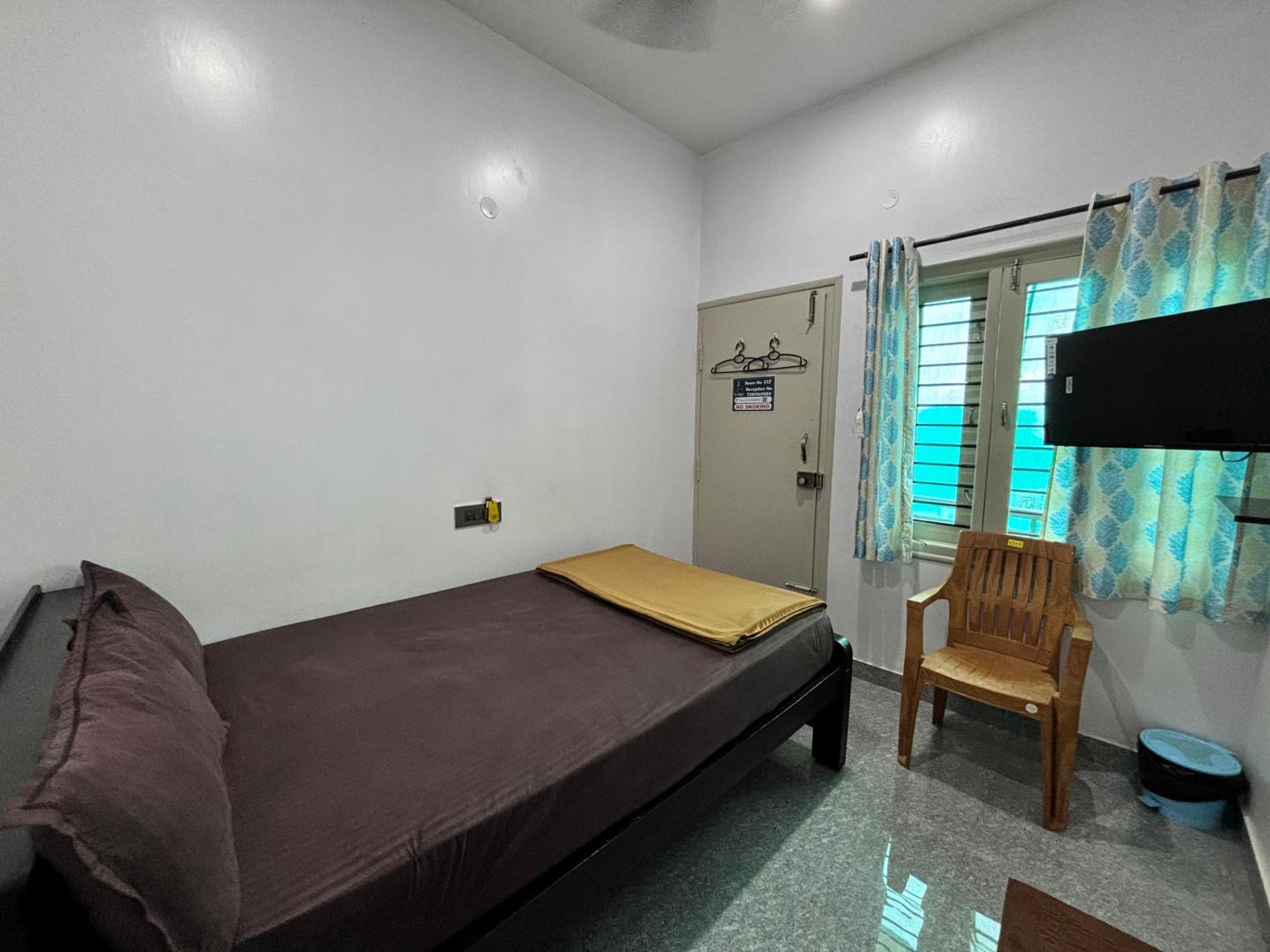 Sri Siri Lodge And Hotel Chikmagalūr Extérieur photo