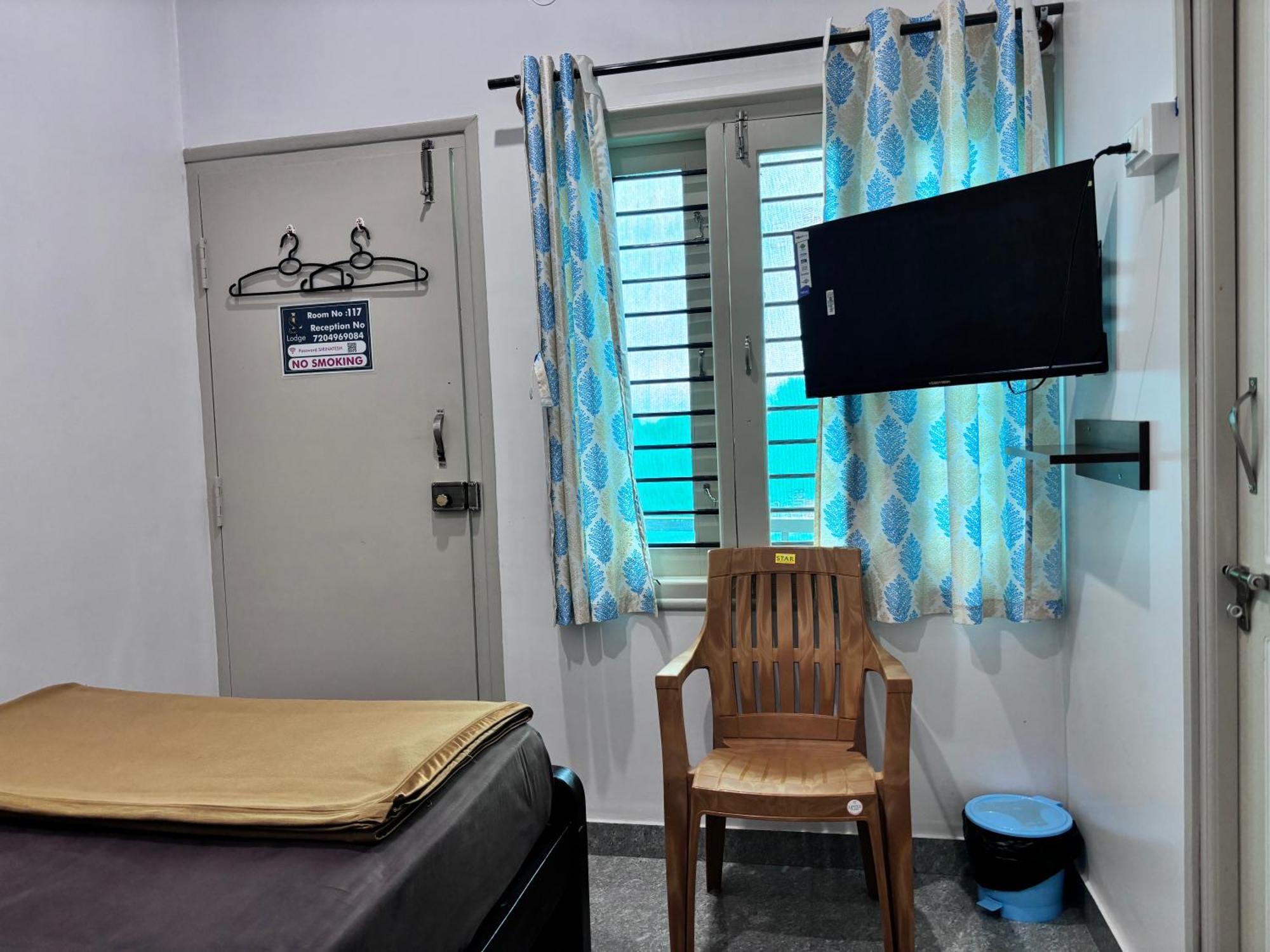 Sri Siri Lodge And Hotel Chikmagalūr Extérieur photo